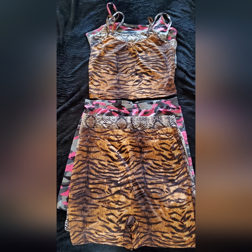 Animal Print Camisole and Shorts Sets (4) Size Large